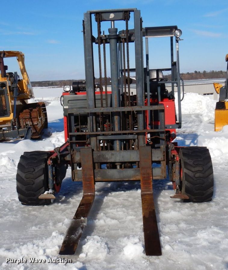 image for item KU9843 2004 Moffett M5500  forklift