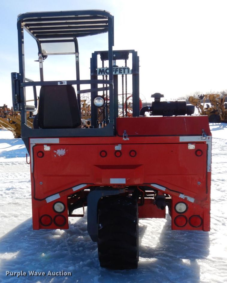 image for item KU9843 2004 Moffett M5500  forklift