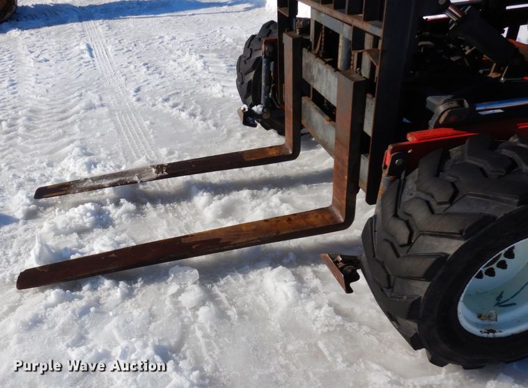 image for item KU9843 2004 Moffett M5500  forklift