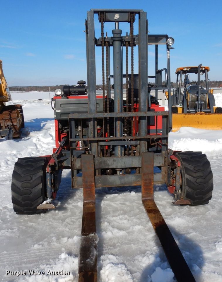 image for item KU9843 2004 Moffett M5500  forklift