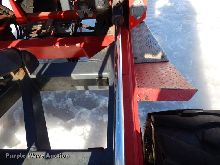 image for item KU9843 2004 Moffett M5500  forklift