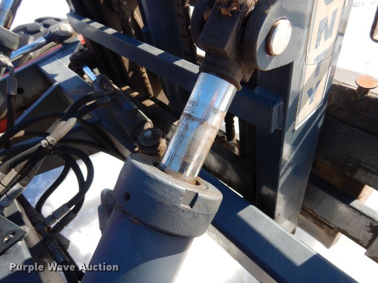 image for item KU9843 2004 Moffett M5500  forklift