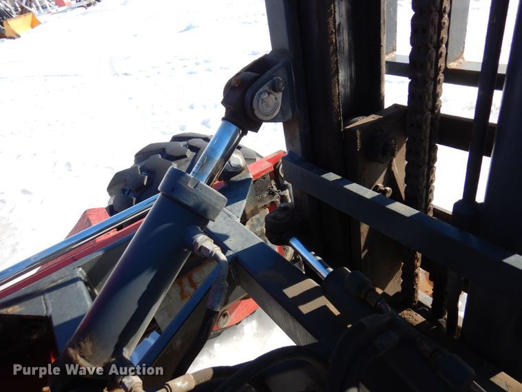 image for item KU9843 2004 Moffett M5500  forklift