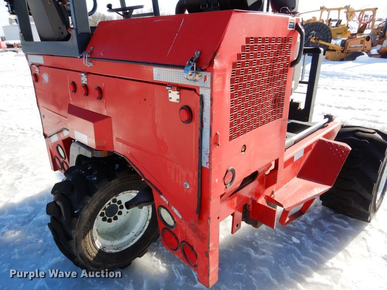 image for item KU9843 2004 Moffett M5500  forklift