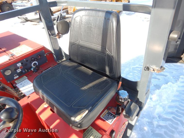 image for item KU9843 2004 Moffett M5500  forklift