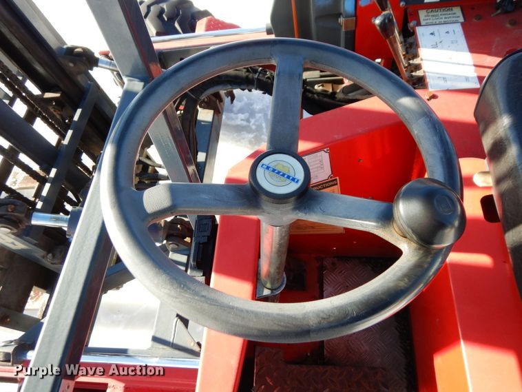 image for item KU9843 2004 Moffett M5500  forklift