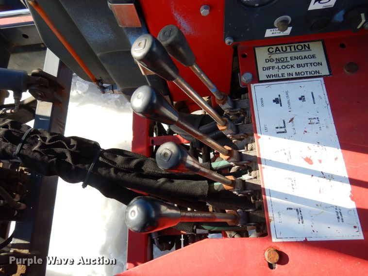 image for item KU9843 2004 Moffett M5500  forklift