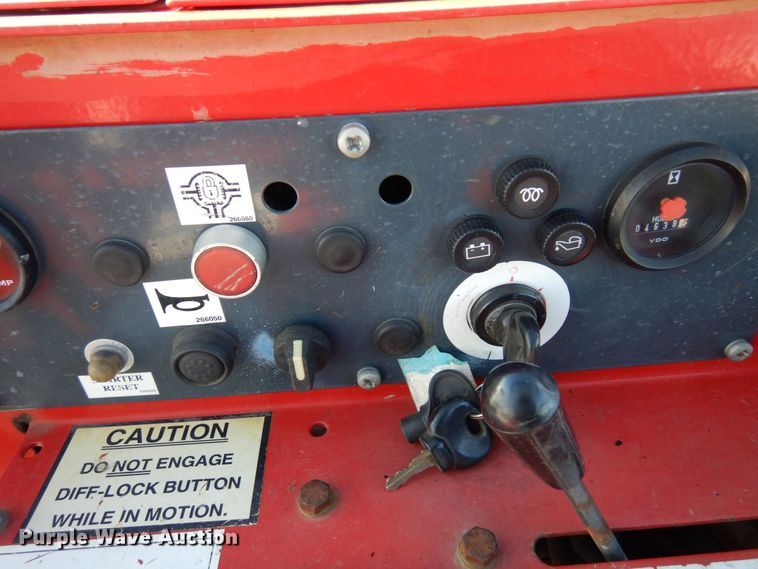 image for item KU9843 2004 Moffett M5500  forklift