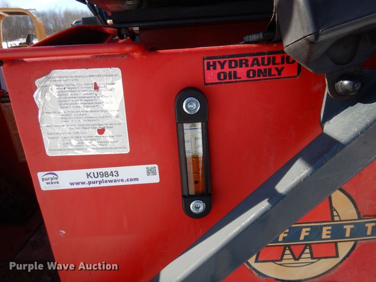 image for item KU9843 2004 Moffett M5500  forklift