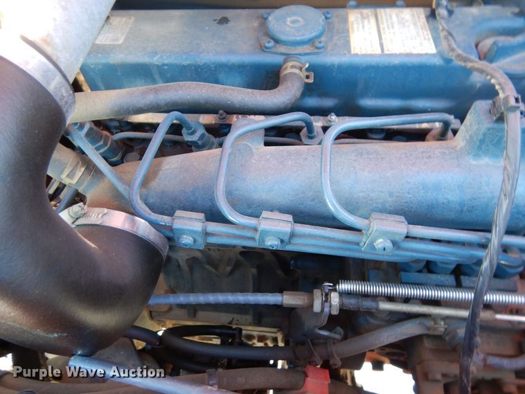 image for item KU9843 2004 Moffett M5500  forklift