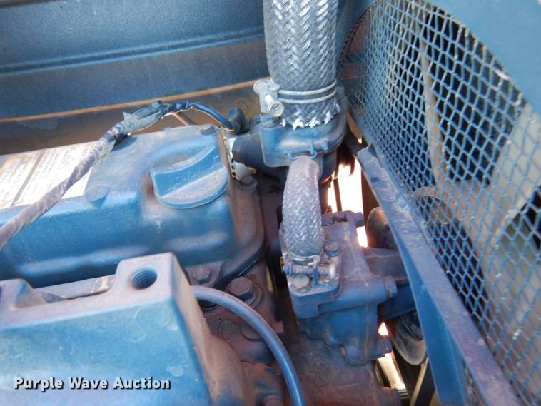 image for item KU9843 2004 Moffett M5500  forklift