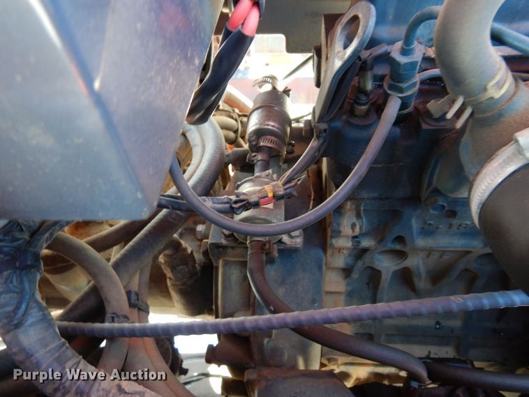 image for item KU9843 2004 Moffett M5500  forklift