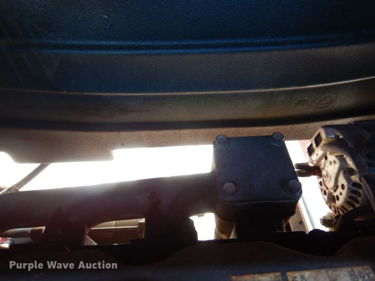 image for item KU9843 2004 Moffett M5500  forklift