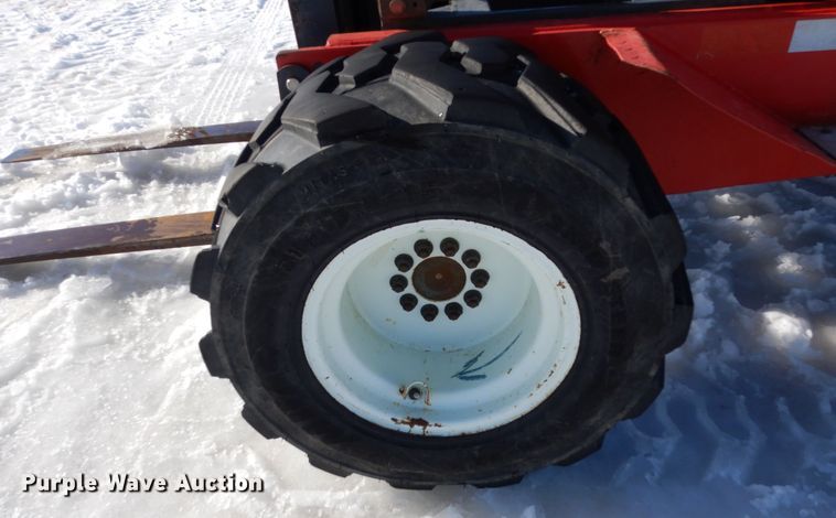 image for item KU9843 2004 Moffett M5500  forklift