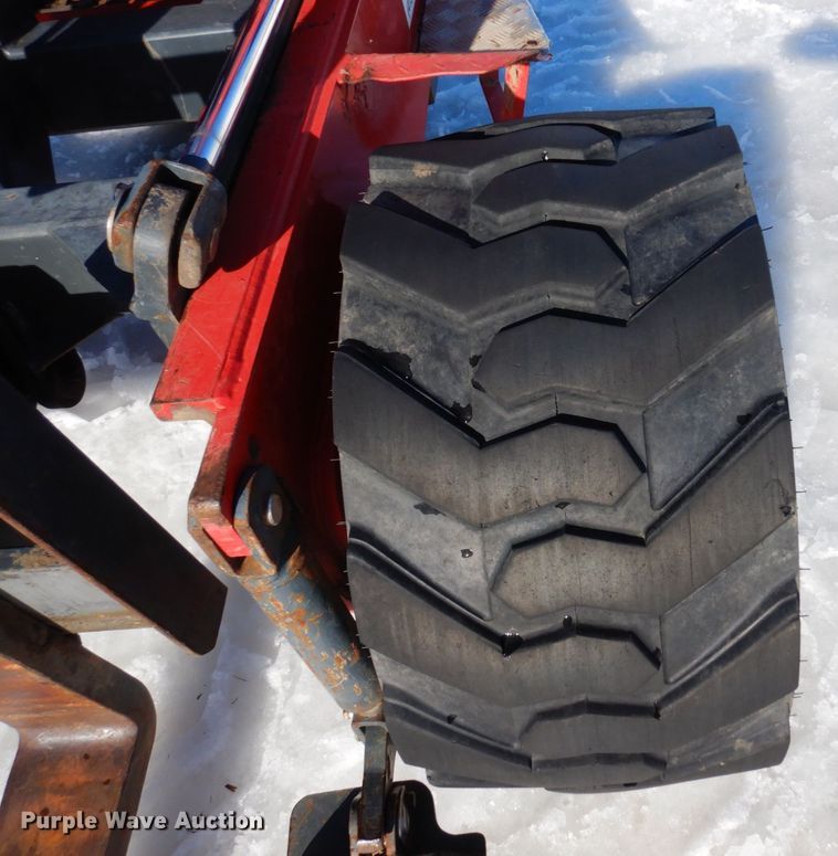 image for item KU9843 2004 Moffett M5500  forklift