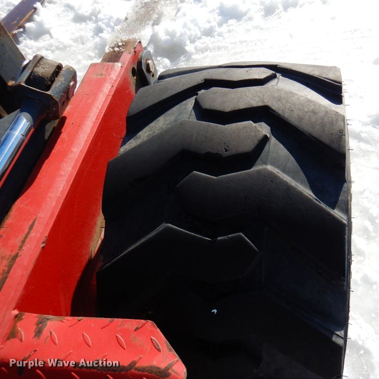 image for item KU9843 2004 Moffett M5500  forklift