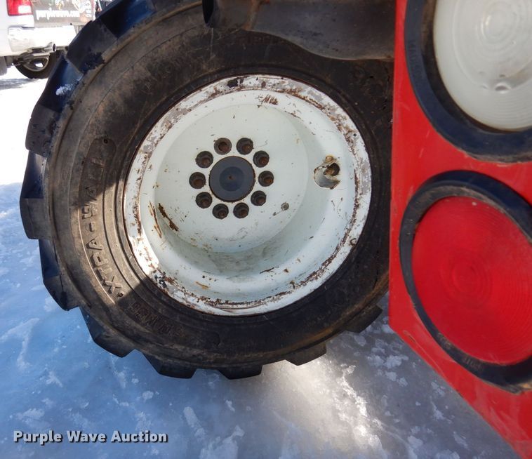 image for item KU9843 2004 Moffett M5500  forklift