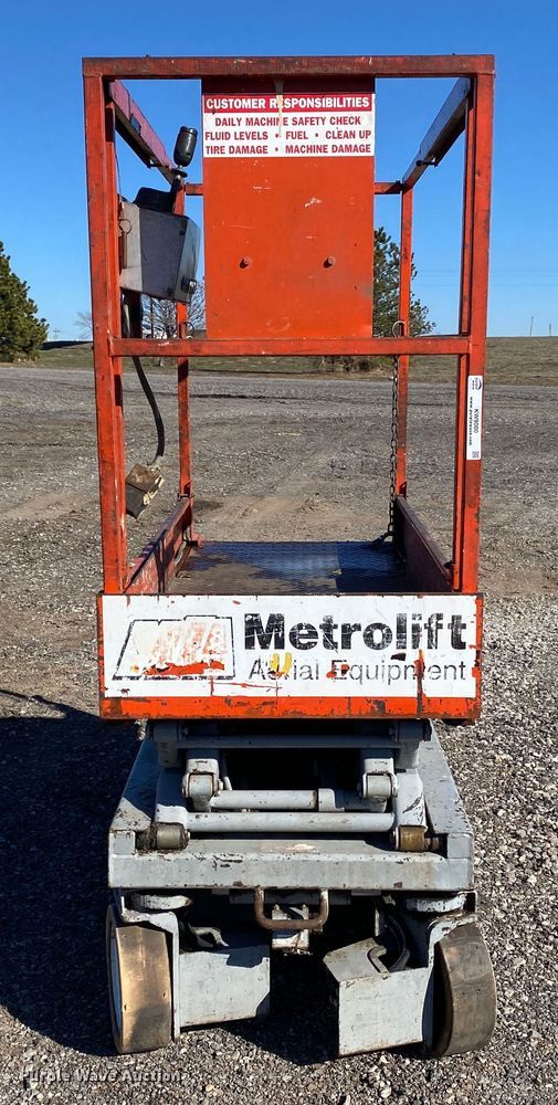 image for item KW9000 1994 Skyjack SJM3015  scissor lift