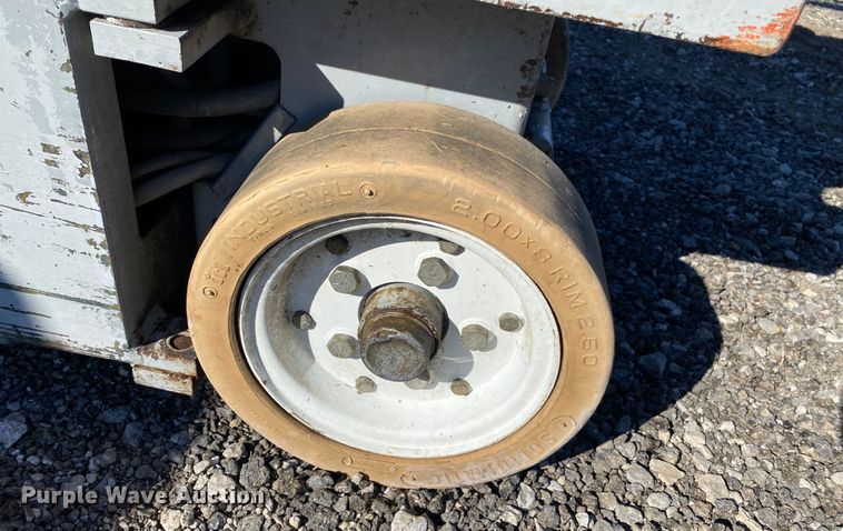 image for item KW9000 1994 Skyjack SJM3015  scissor lift