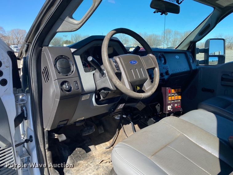 image for item KW9007 2013 Ford F550 Super Duty  Crew Cab utility / service truck