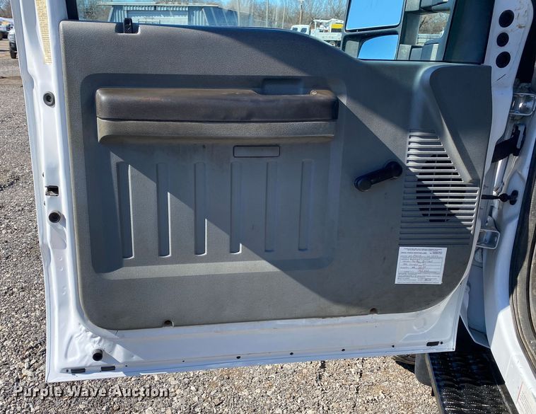 image for item KW9007 2013 Ford F550 Super Duty  Crew Cab utility / service truck