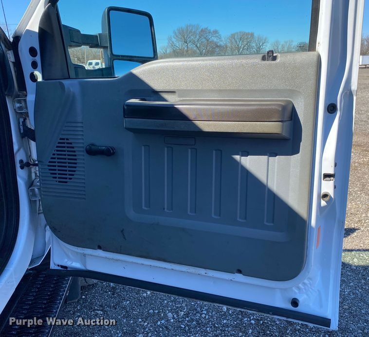 image for item KW9007 2013 Ford F550 Super Duty  Crew Cab utility / service truck
