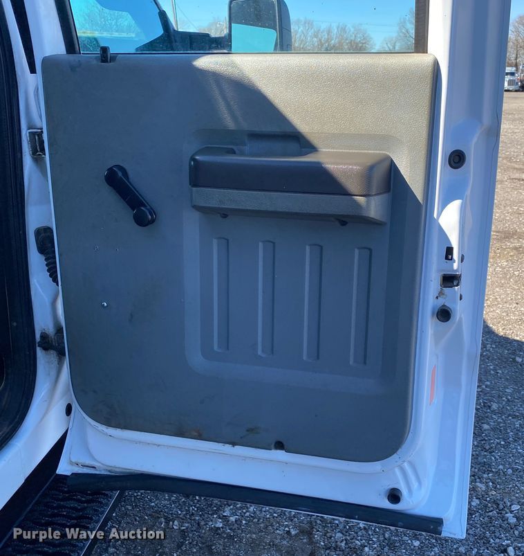 image for item KW9007 2013 Ford F550 Super Duty  Crew Cab utility / service truck