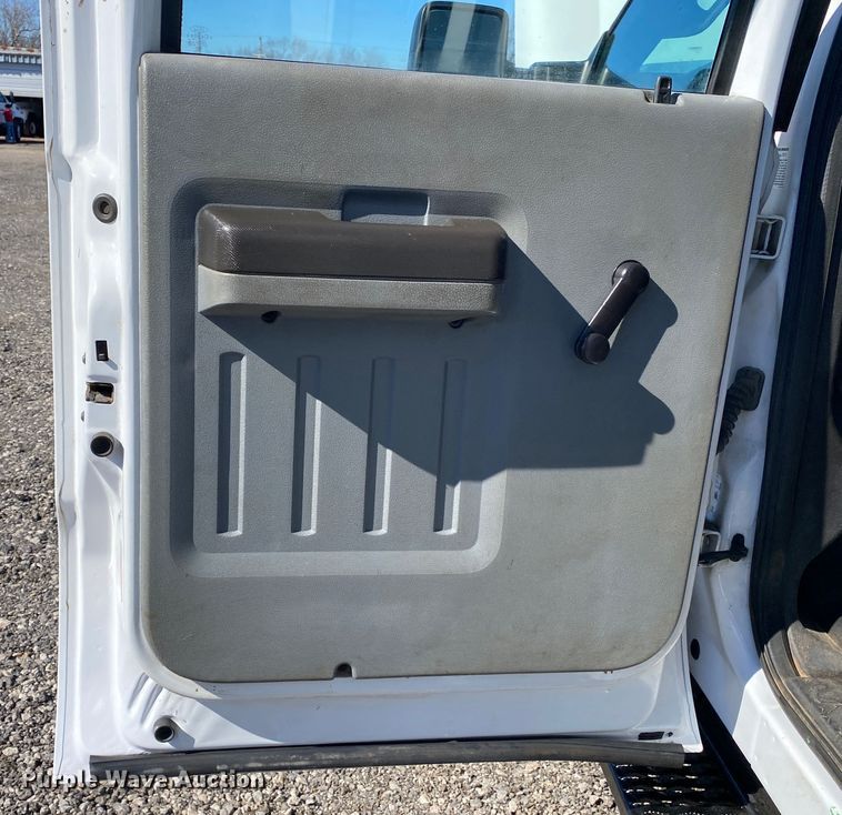 image for item KW9007 2013 Ford F550 Super Duty  Crew Cab utility / service truck