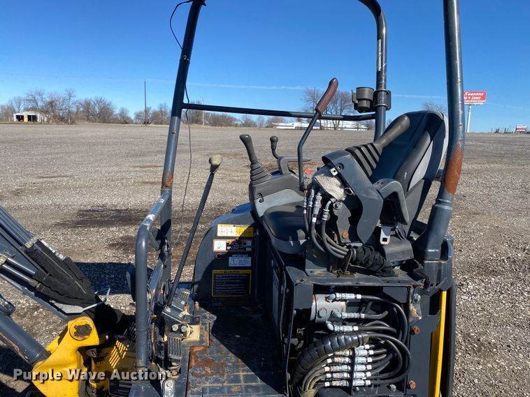 image for item KW9008 2014 John Deere 17D  mini excavator