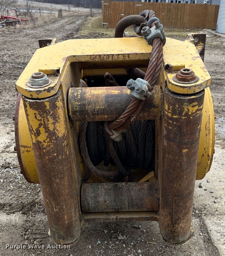 image for item LA9796 Paccar PA56-E00100E  winch