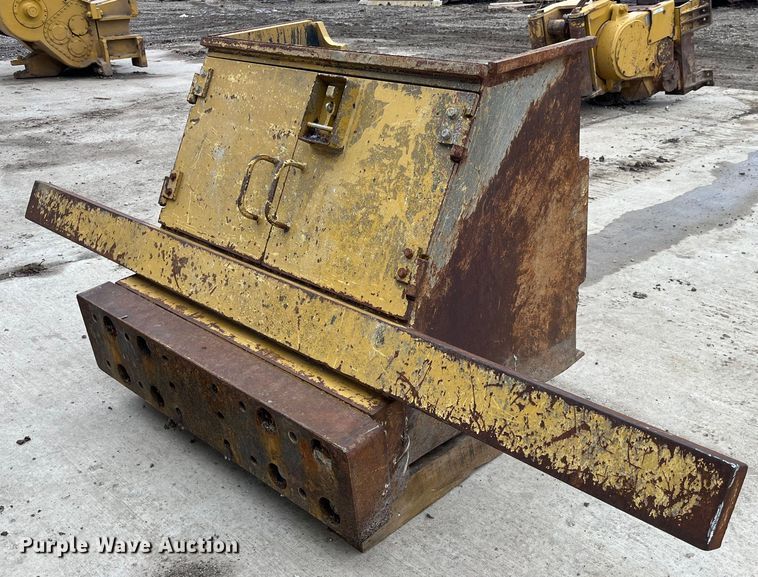 image for item LA9799 Dozer rear bumper toolbox