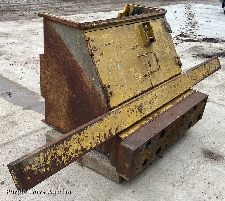 image for item LA9799 Dozer rear bumper toolbox