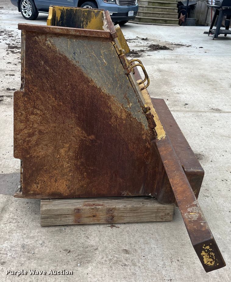 image for item LA9799 Dozer rear bumper toolbox