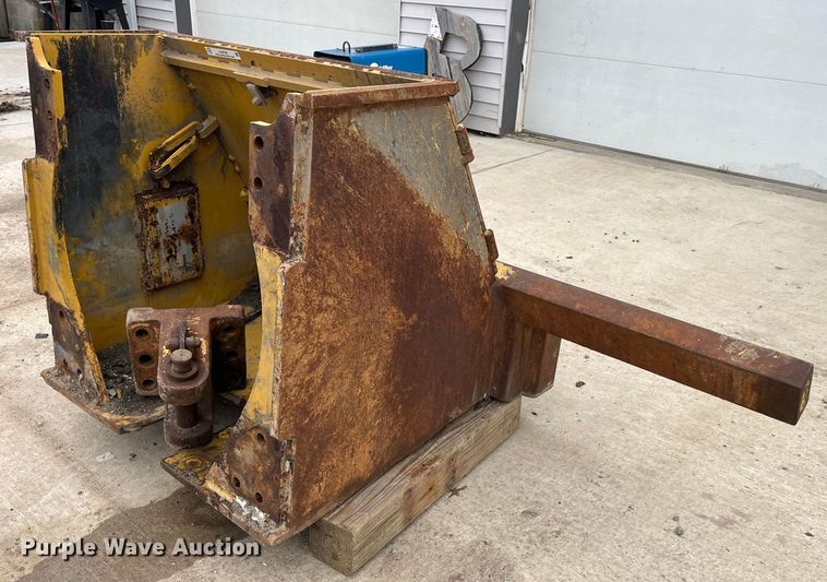 image for item LA9799 Dozer rear bumper toolbox