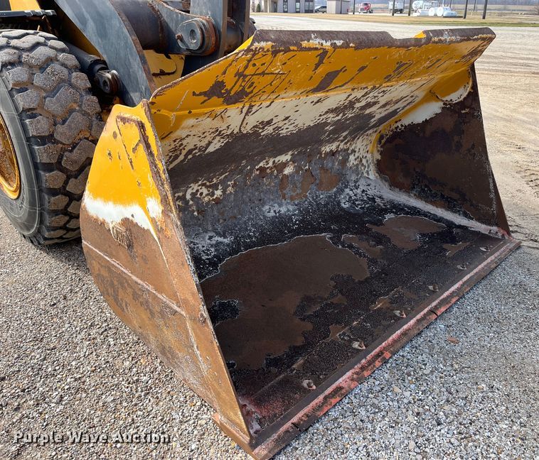 image for item LA9806 2007 John Deere 624J  wheel loader