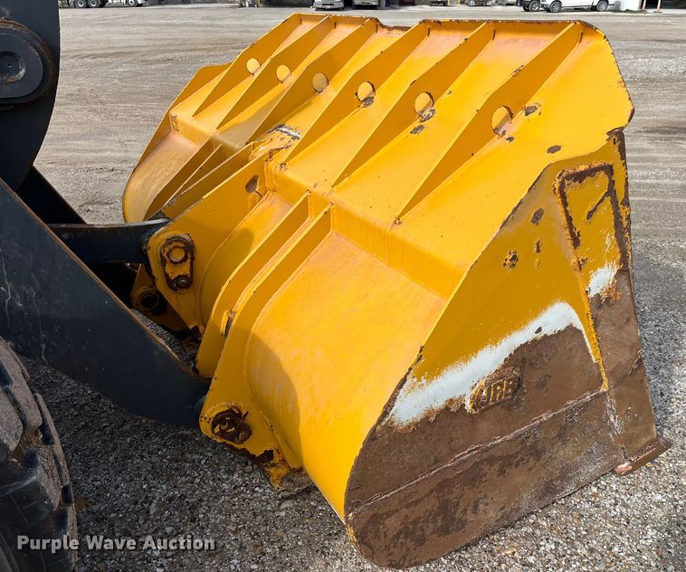 image for item LA9806 2007 John Deere 624J  wheel loader