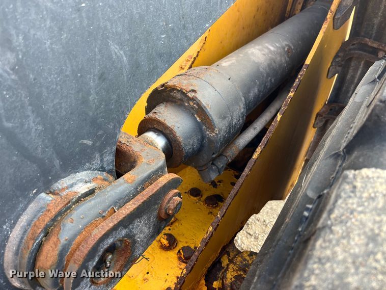 image for item LA9806 2007 John Deere 624J  wheel loader