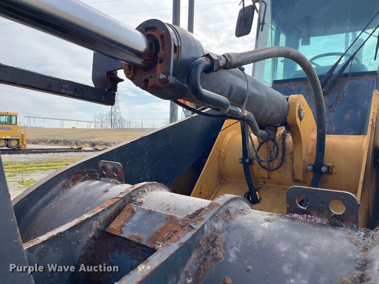 image for item LA9806 2007 John Deere 624J  wheel loader