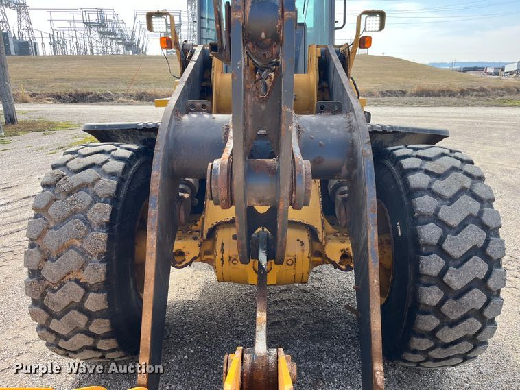 image for item LA9806 2007 John Deere 624J  wheel loader