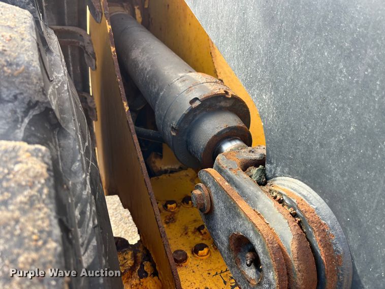 image for item LA9806 2007 John Deere 624J  wheel loader