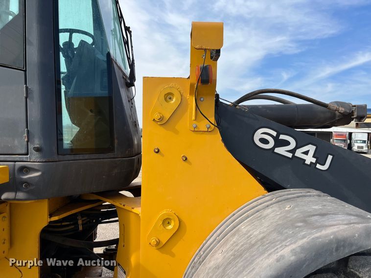 image for item LA9806 2007 John Deere 624J  wheel loader