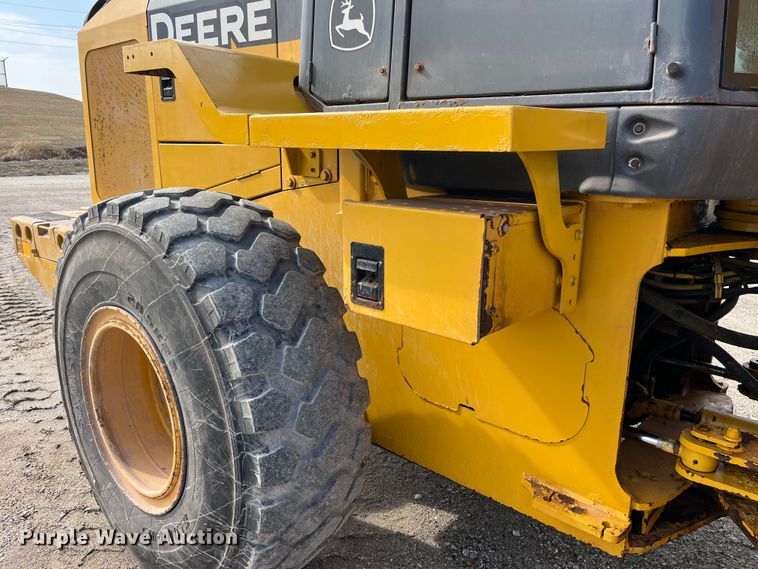 image for item LA9806 2007 John Deere 624J  wheel loader