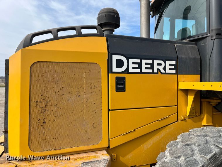image for item LA9806 2007 John Deere 624J  wheel loader