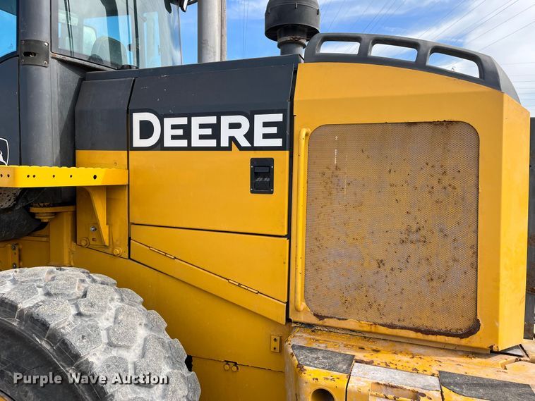 image for item LA9806 2007 John Deere 624J  wheel loader