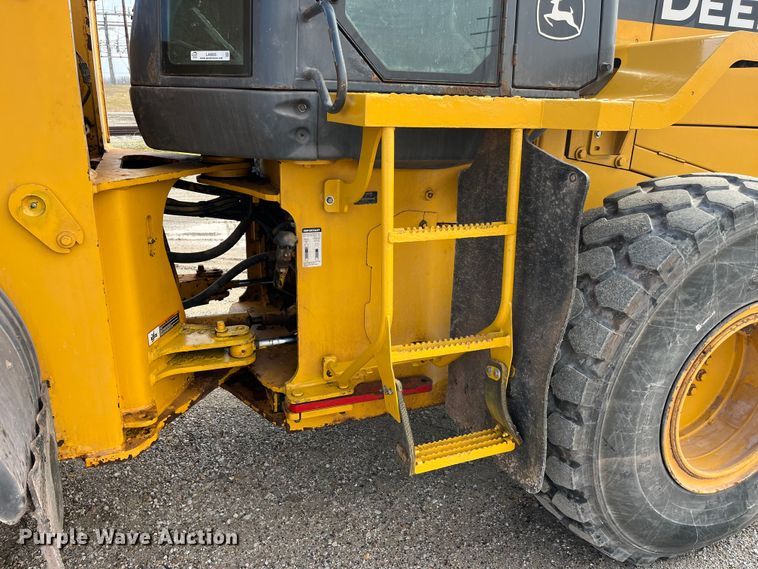image for item LA9806 2007 John Deere 624J  wheel loader