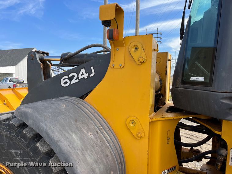 image for item LA9806 2007 John Deere 624J  wheel loader