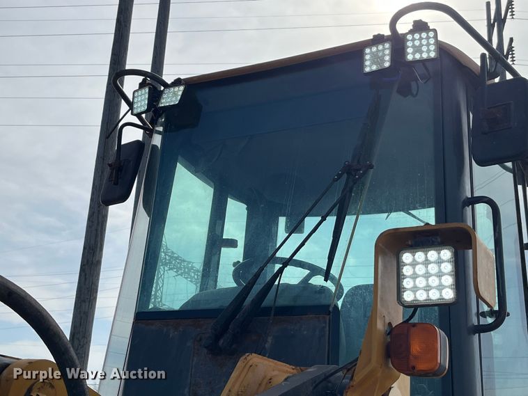 image for item LA9806 2007 John Deere 624J  wheel loader