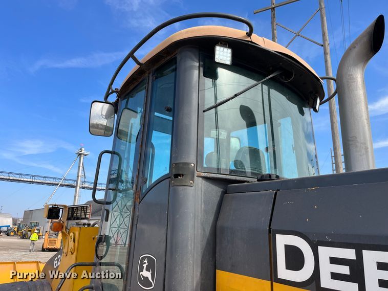 image for item LA9806 2007 John Deere 624J  wheel loader