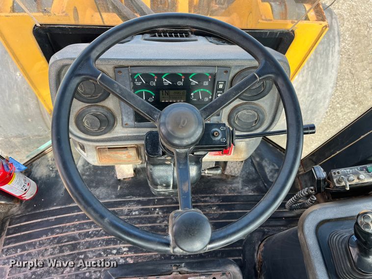 image for item LA9806 2007 John Deere 624J  wheel loader