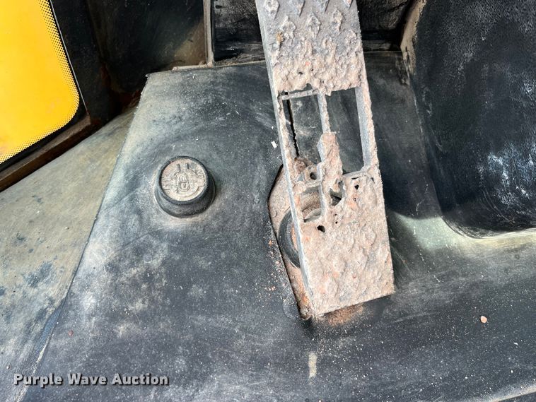 image for item LA9806 2007 John Deere 624J  wheel loader